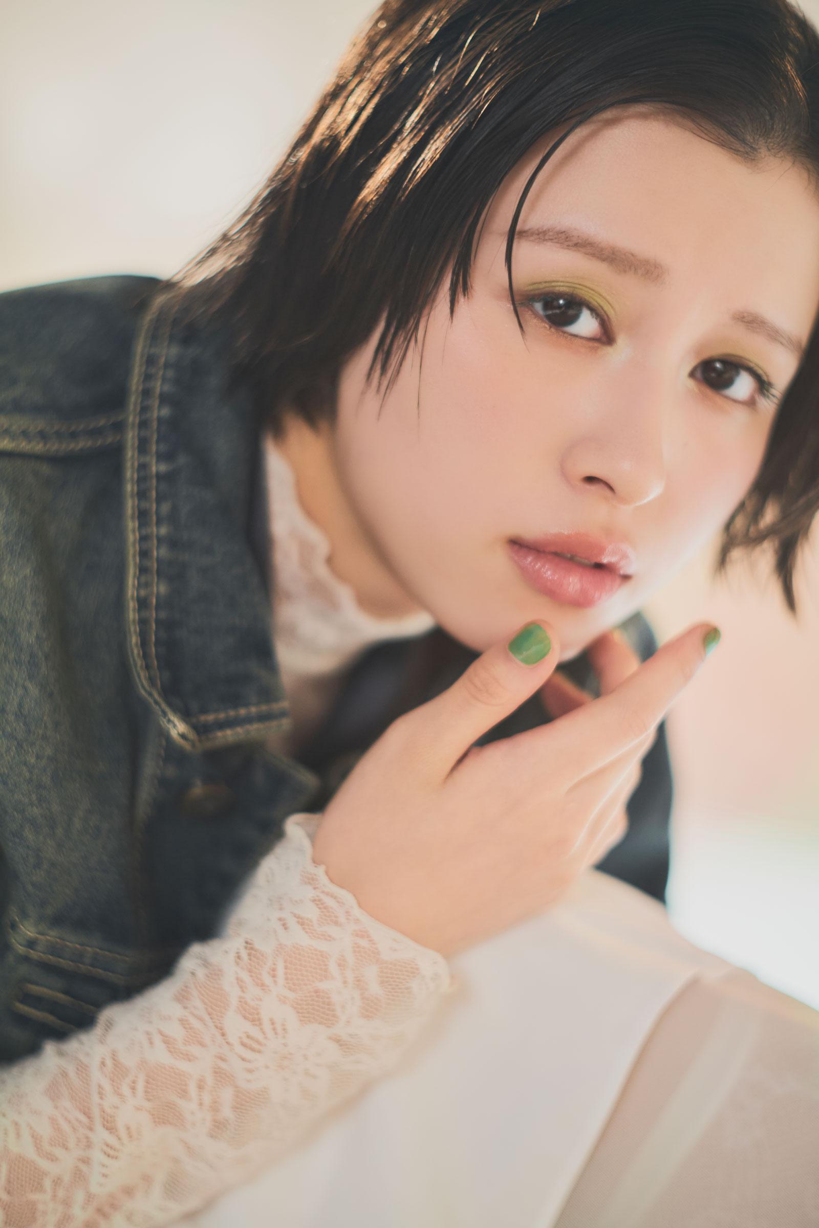 アンジュルム・平山遊季が「メンカラ」で魅せるクールなアイメイク・web限定インタビューも