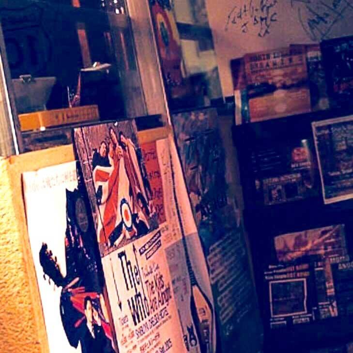 【COVER STORY】ロックバーで魅せる、熱を帯びた眼差しと、気だるげな色気…。3度目のソロ表紙を飾る、Aぇ! groupの末澤誠也さんの撮影舞台裏をお届け