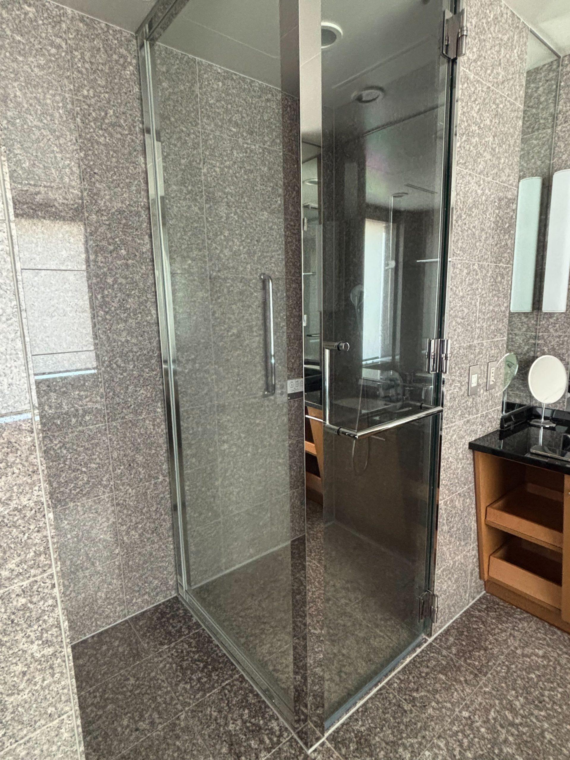 【COVER STORY】Aぇ! groupの正門良規さんが満を持してソロ初表紙に! 肉体美が光る艶美なびしょ濡れシャワー表紙の裏側。